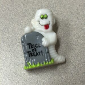 Vintage Mommyy with gray tombstone Halloween brooch